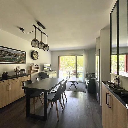 Apartment T4 A 200m De La *